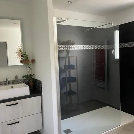 Avec Salle De Bain Privee Dans Avec Garage * Manosque